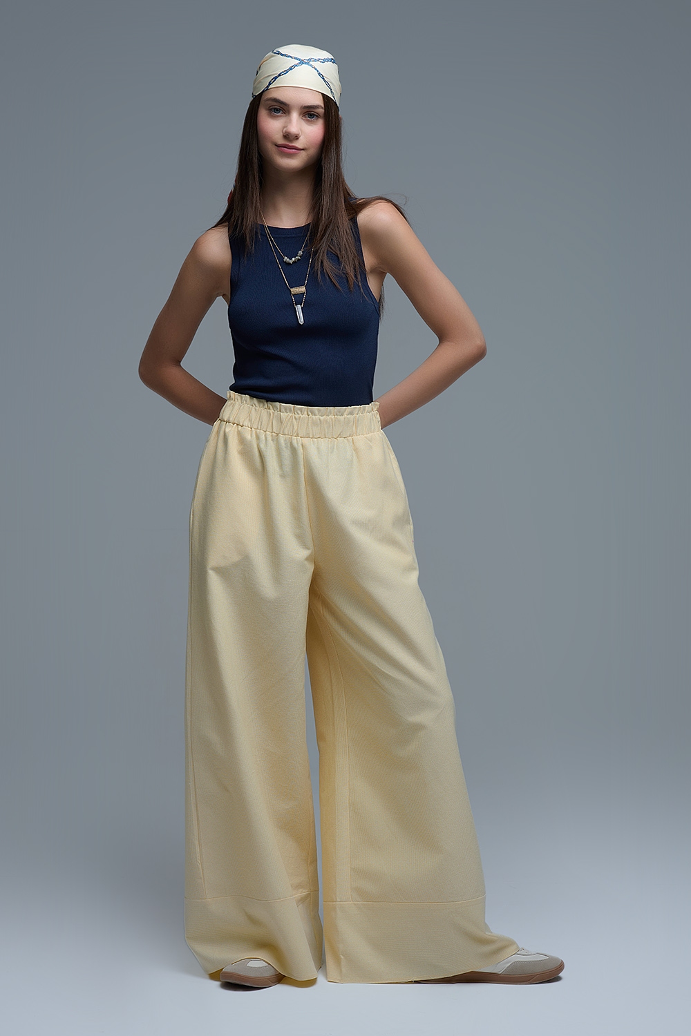 Pantal&oacute;n palazzo amarillo a rayas con pernera extra ancha