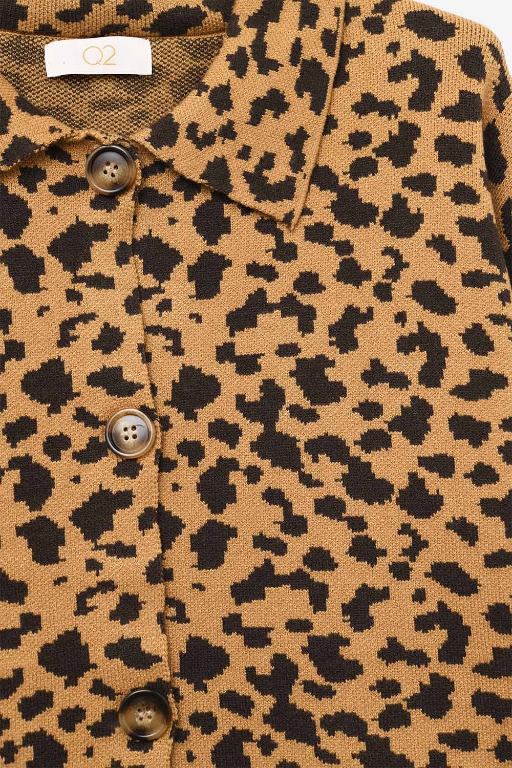 Chaqueta relajada con estampado de guepardo y cuello de polo Chaqueta relajada con estampado de guepardo y cuello de polo