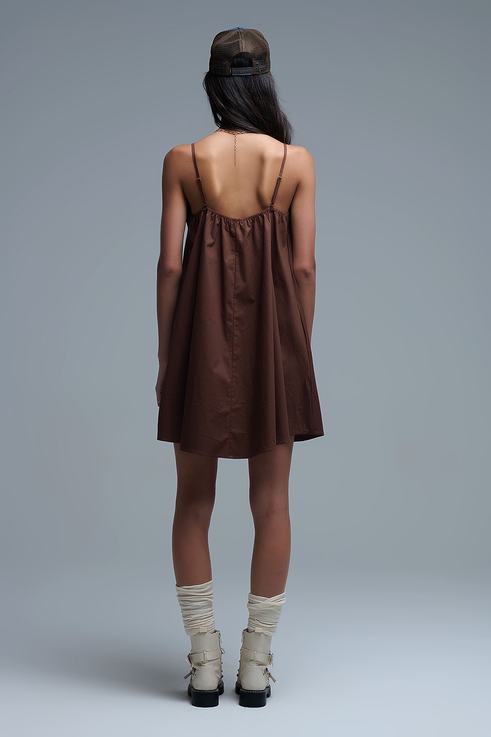 Minivestido de popelina marrón con detalle de gran lazo Minivestido de popelina marrón con detalle de gran lazo