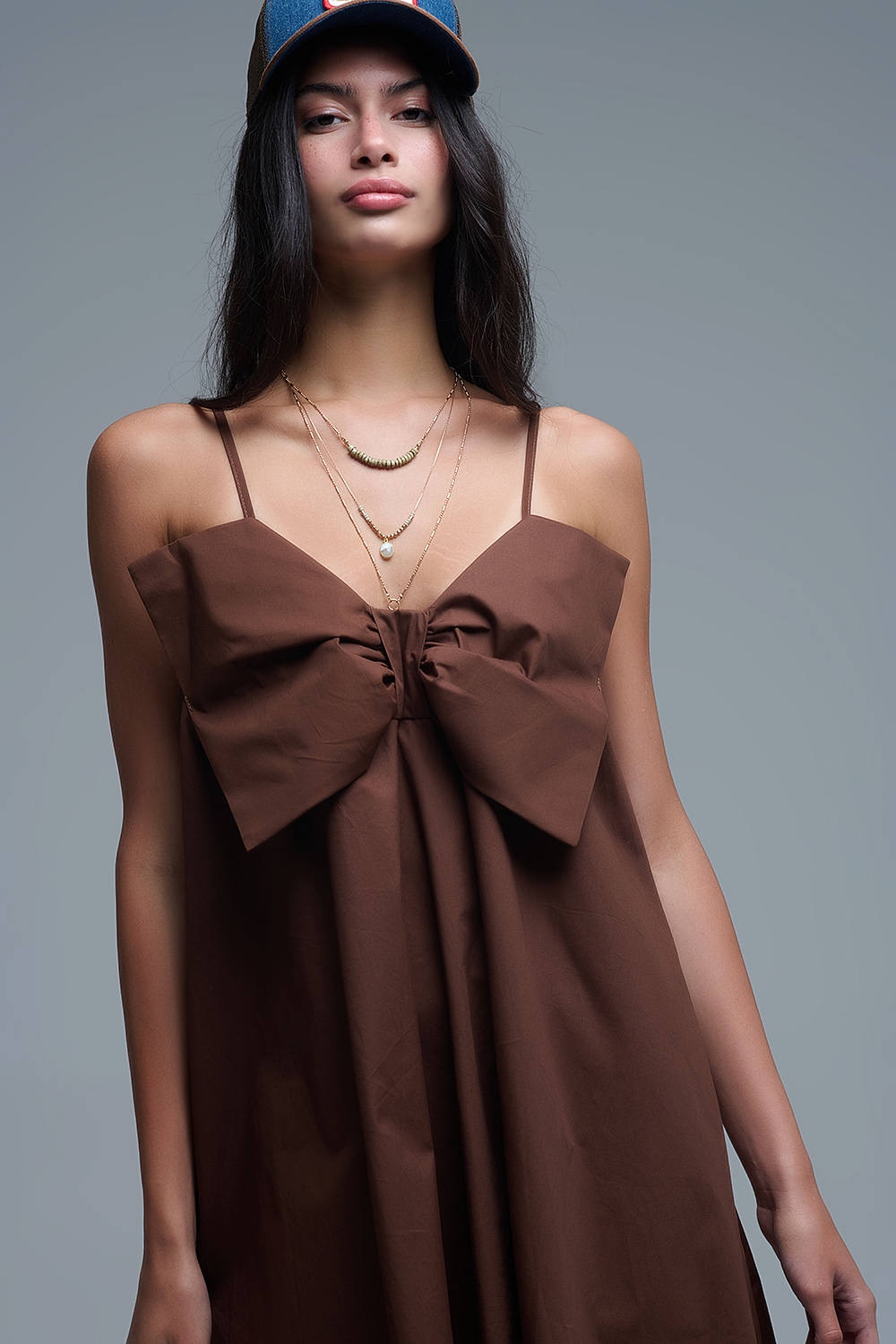 Minivestido de popelina marrón con detalle de gran lazo Minivestido de popelina marrón con detalle de gran lazo