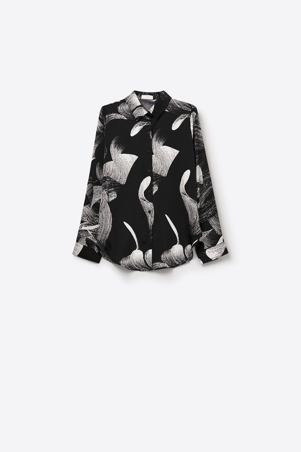 Blusa negra de satén con estampado abstracto Blusa negra de satén con estampado abstracto