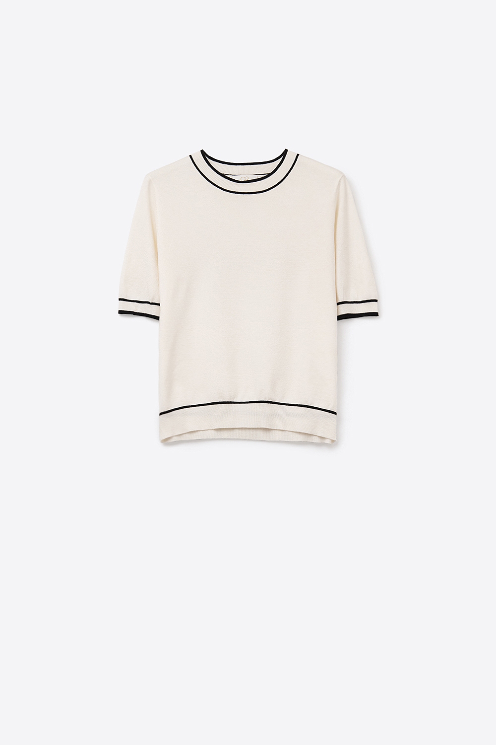 Jersey blanco de manga corta con detalle de l&iacute;neas negras