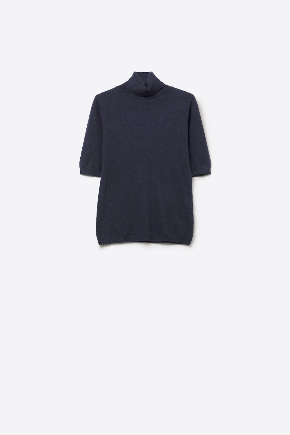 Jersey de punto fino en azul marino con cuello alto y mangas al codo Jersey de punto fino en azul marino con cuello alto y mangas al codo