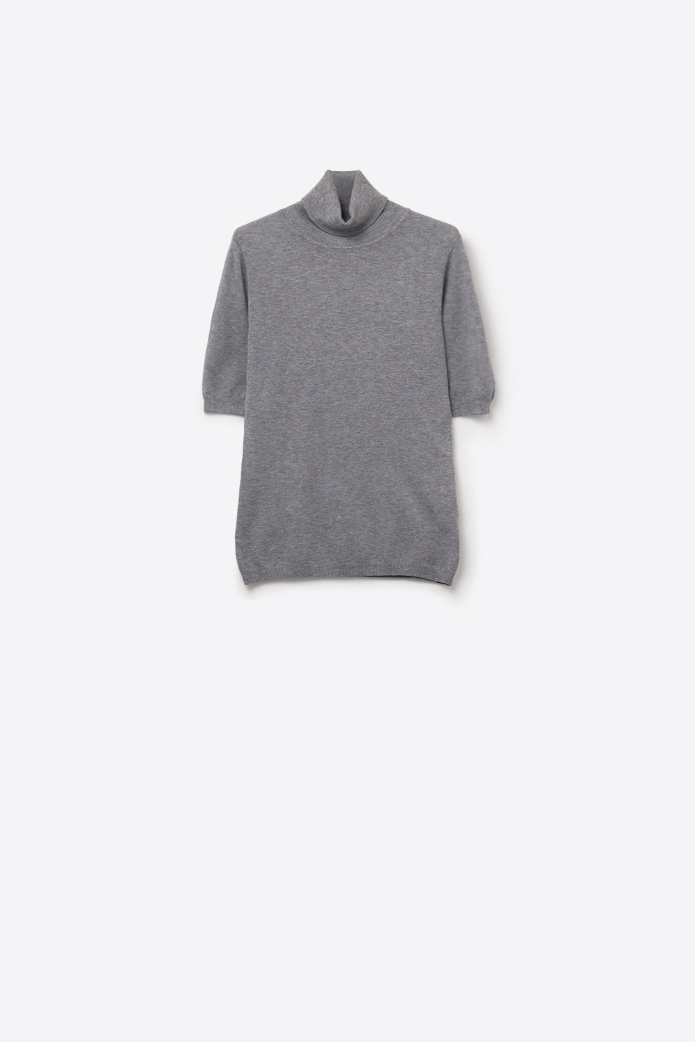 Jersey de punto fino en gris con cuello alto y mangas al codo Jersey de punto fino en gris con cuello alto y mangas al codo
