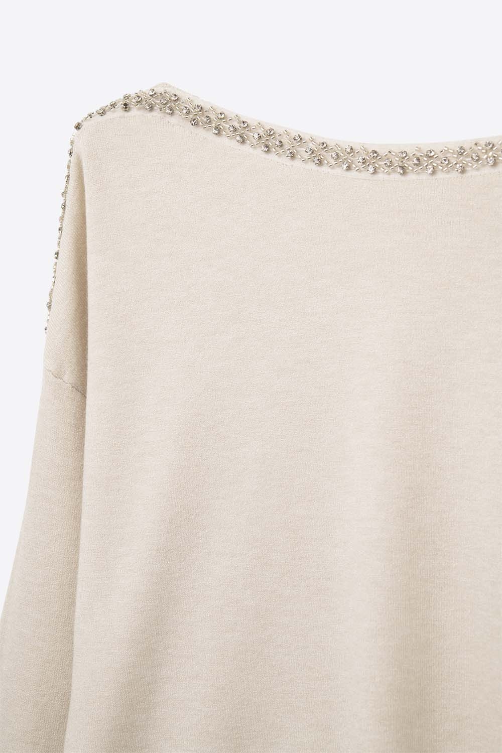 jersey de punto fino color crema con cuello barco y detalle de strass jersey de punto fino color crema con cuello barco y detalle de strass