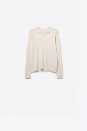 Cuello polo de punto con escote en V sin tapeta en blanco
