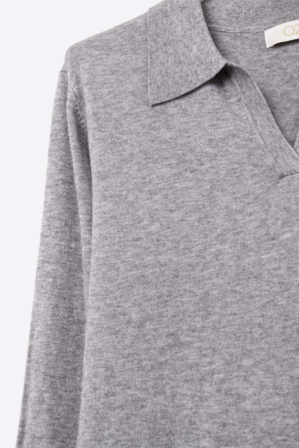 Cuello de polo de punto con escote en V sin tapeta de botones en gris