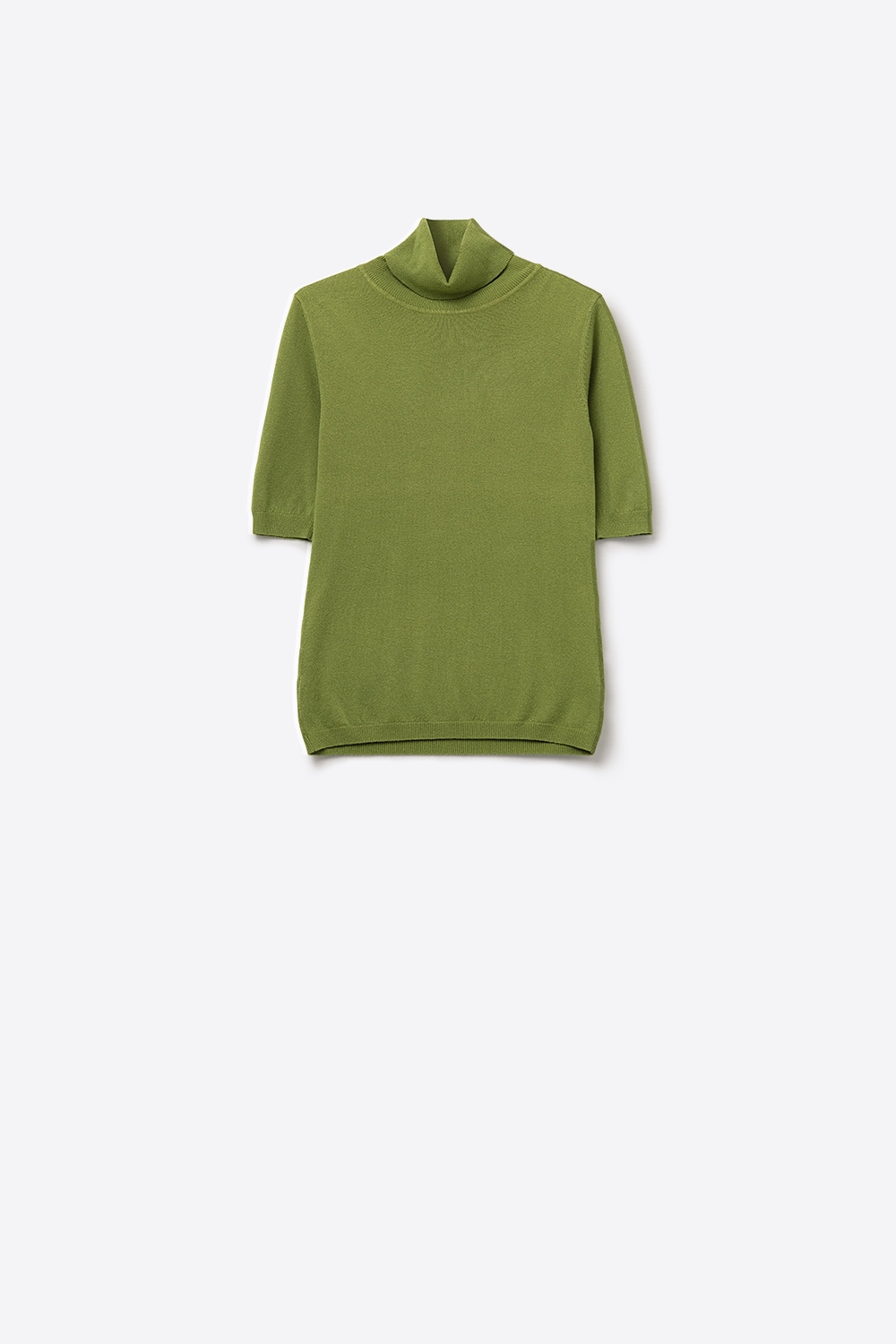 Jersey de punto fino en verde oliva con cuello alto y mangas al codo Jersey de punto fino en verde oliva con cuello alto y mangas al codo