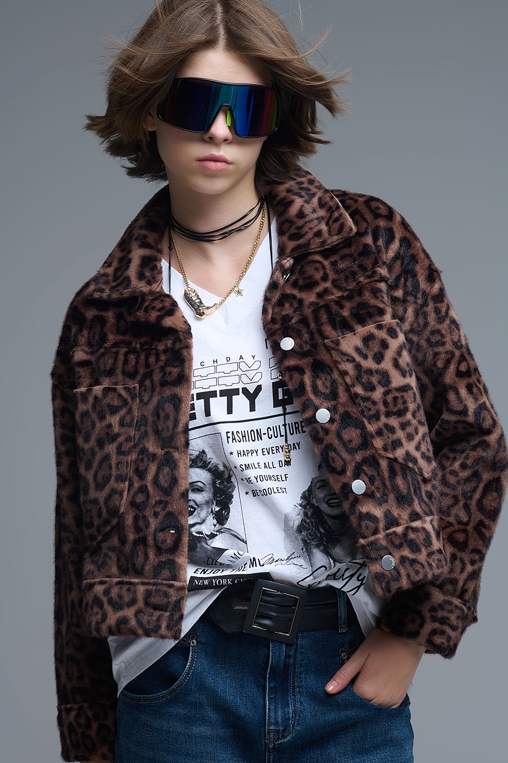 Chaqueta abotonada de felpa sint&eacute;tica con atrevido estampado de leopardo