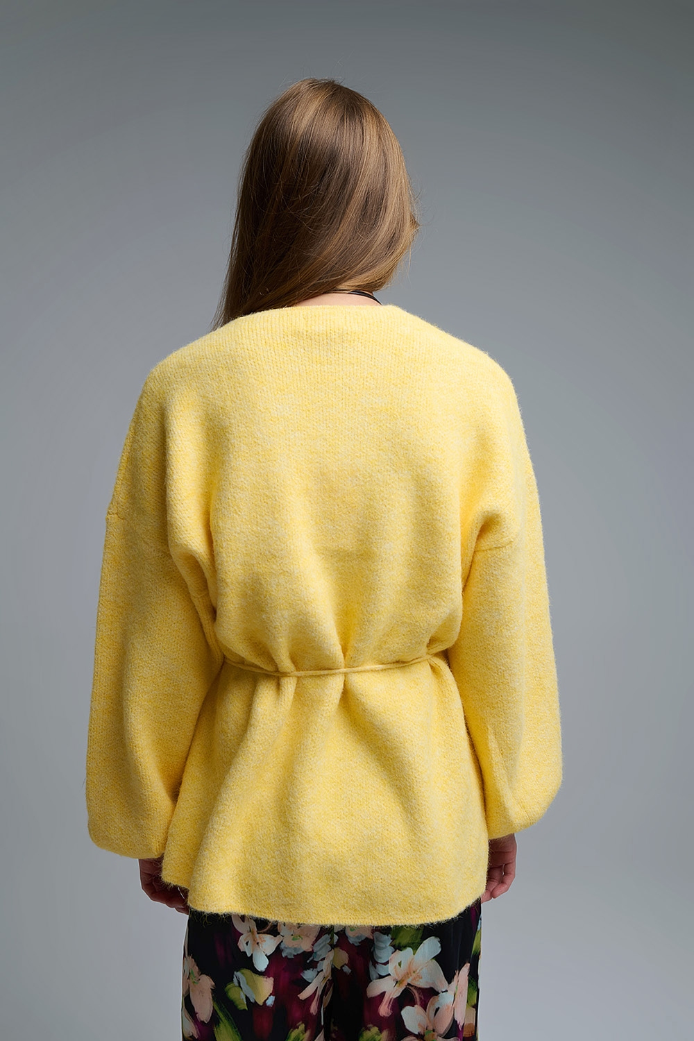 Elegante chaqueta de punto amarilla Elegante chaqueta de punto amarilla