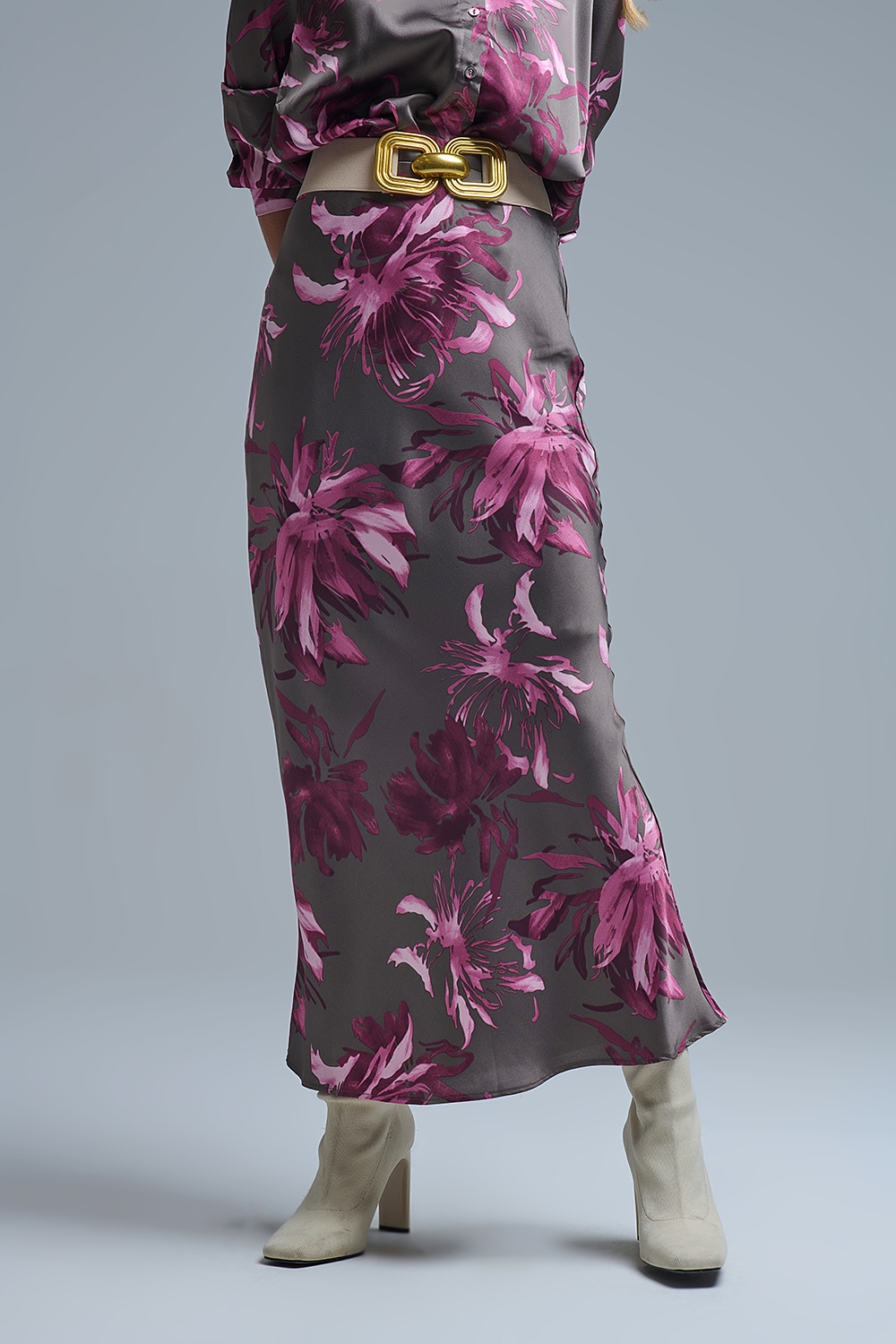 Elegante falda midi floral de satén gris Elegante falda midi floral de satén gris