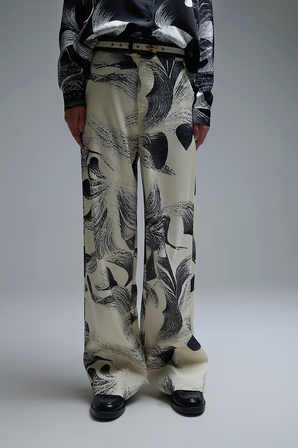 Elegante pantal&oacute;n ancho estampado en color crema