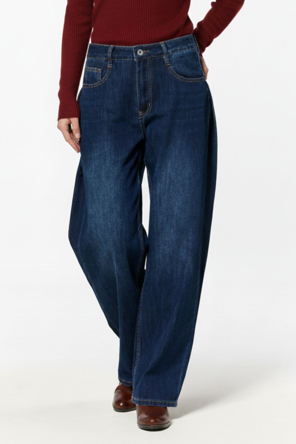 Vaqueros de pierna ancha con detalle de pinzas laterales en azul oscuro Vaqueros de pierna ancha con detalle de pinzas laterales en azul oscuro