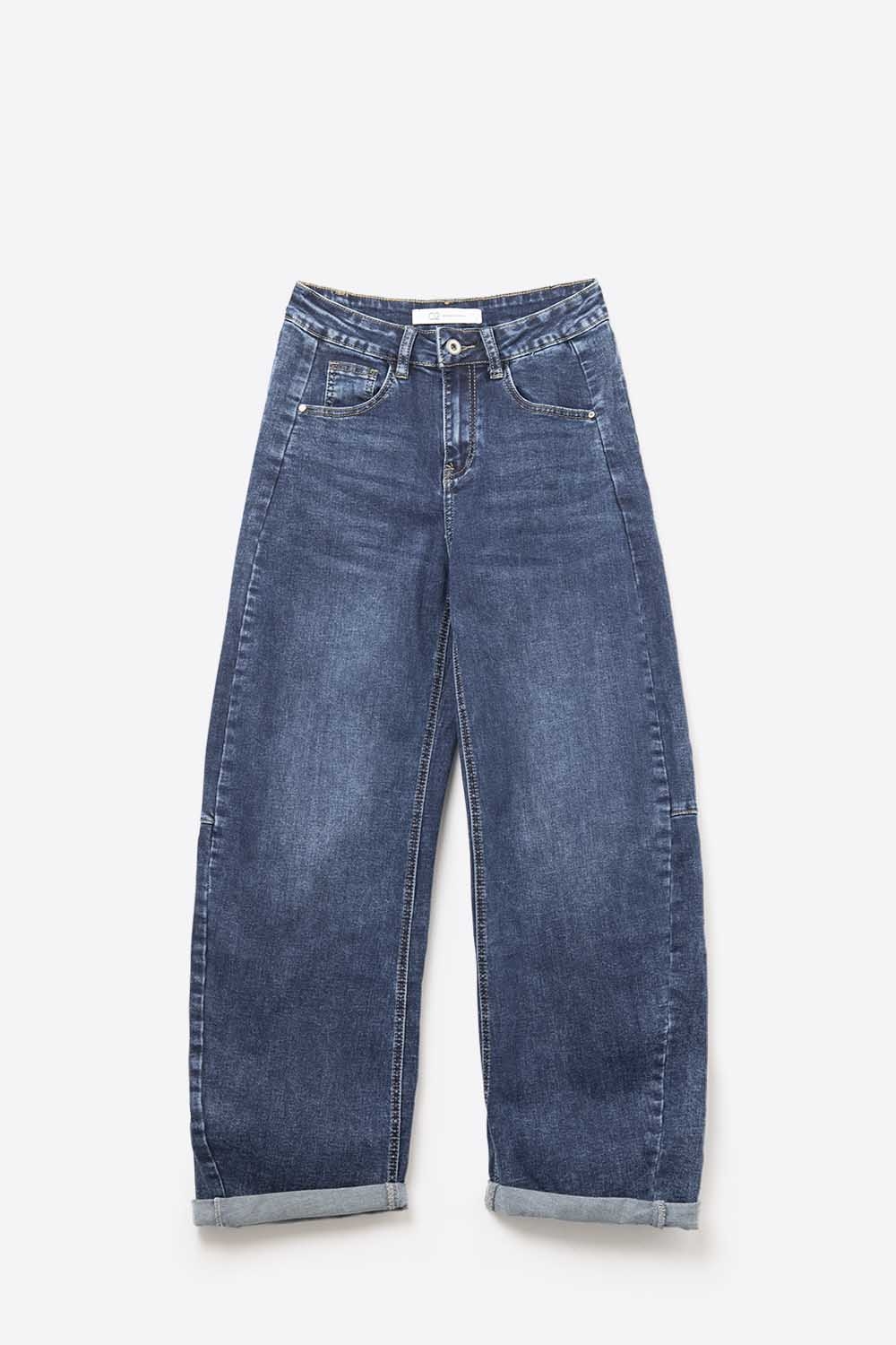 Jeans de mezclilla azul oscuro de pierna ancha con dobladillo vuelto y costuras laterales