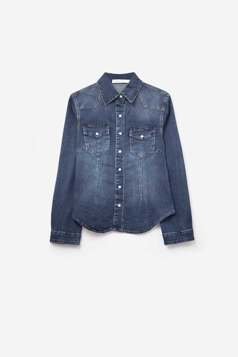 Camisa Vaquera de Mezclilla Oscura con Bolsillos en el Pecho