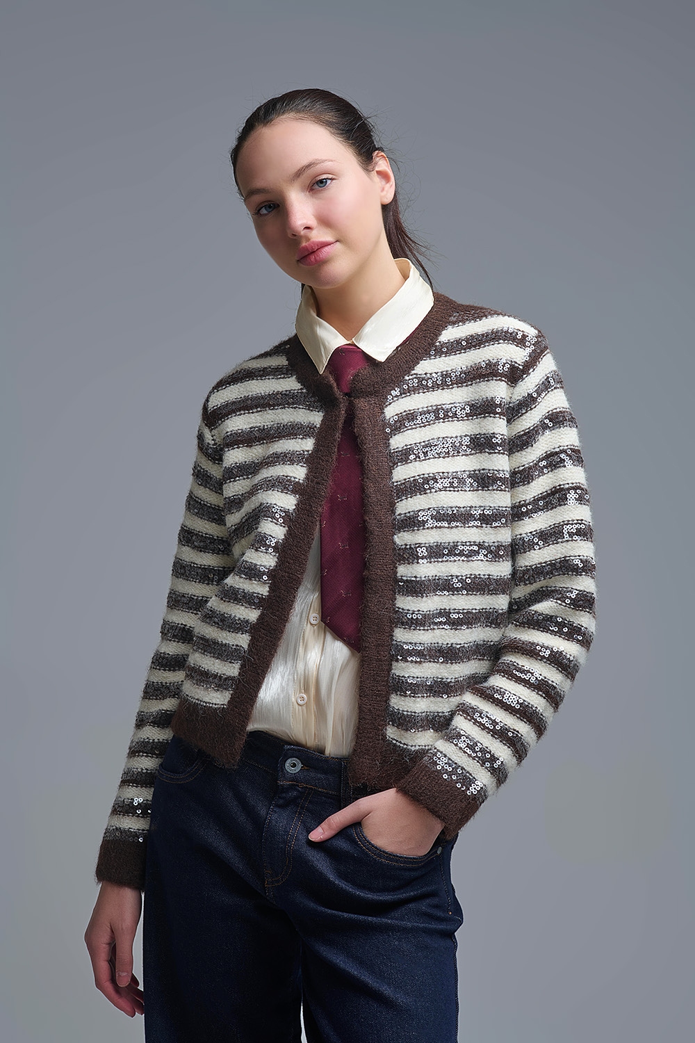 Chaqueta de rayas con detalle de lentejuelas en marr&oacute;n y crema