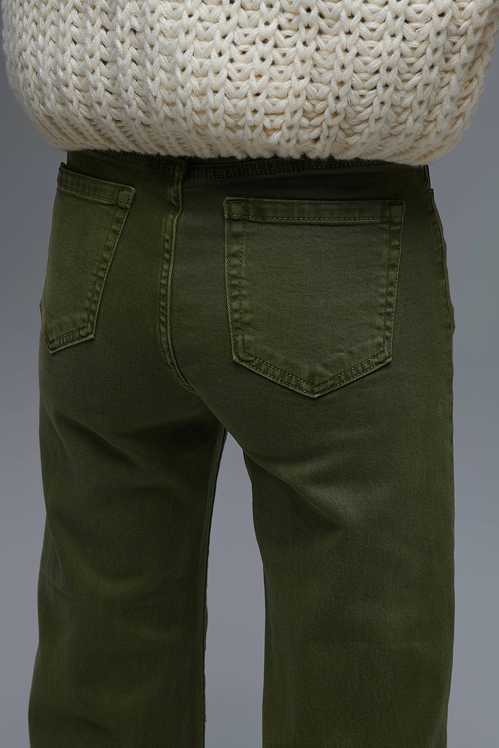 Vaqueros cropped de pierna ancha en verde oliva Vaqueros cropped de pierna ancha en verde oliva