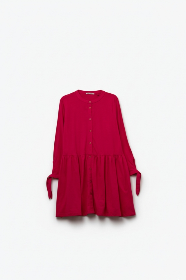 Minivestido rosa con detalles de botones y mangas largas