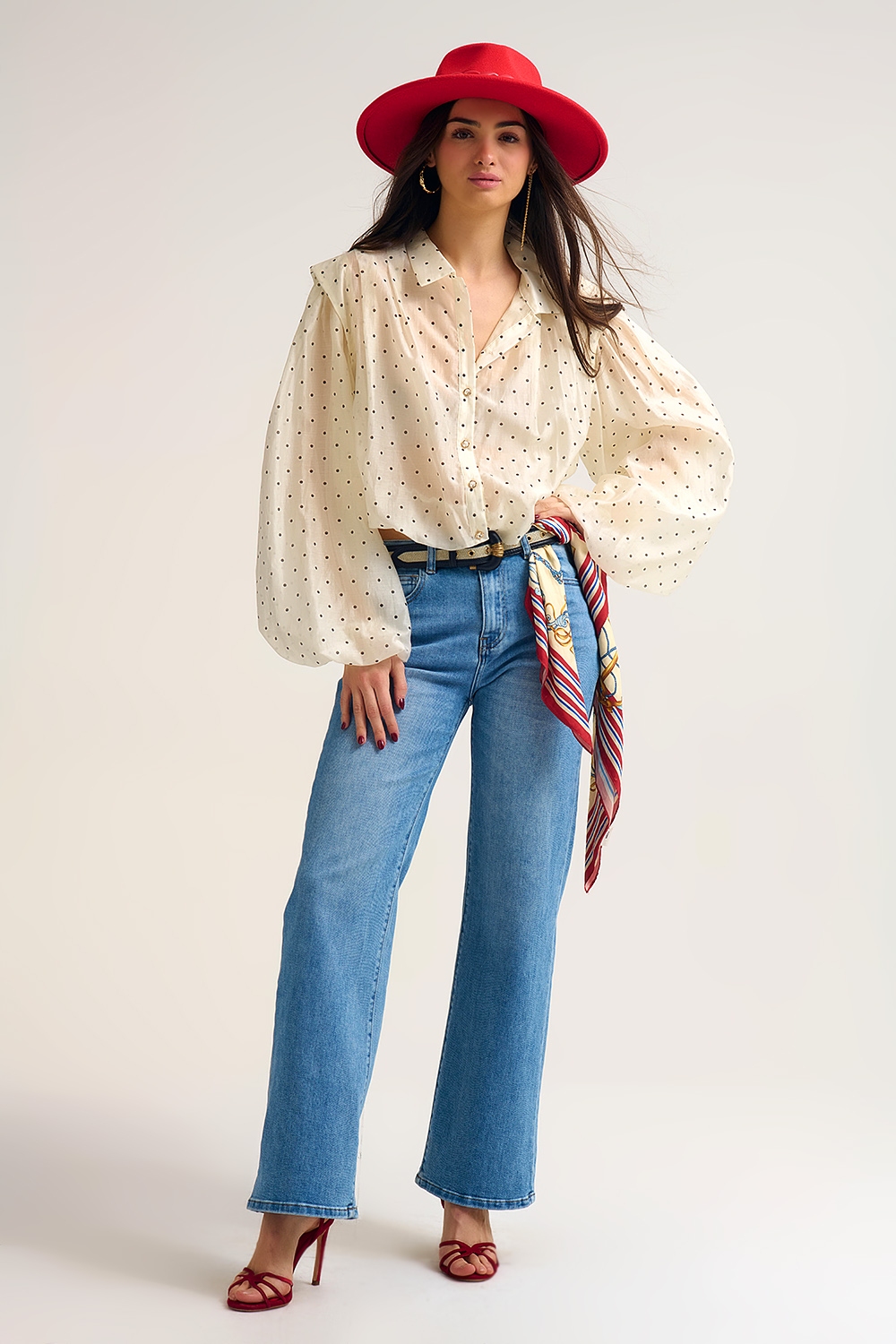 Blusa de seda de lunares marfil con mangas globo y botones dorados Blusa de seda de lunares marfil con mangas globo y botones dorados
