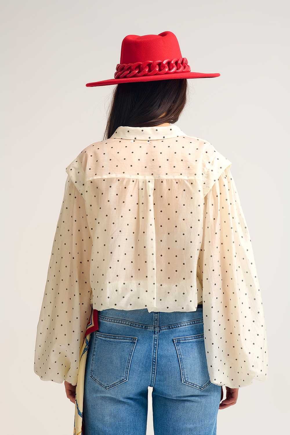 Blusa de seda de lunares marfil con mangas globo y botones dorados Blusa de seda de lunares marfil con mangas globo y botones dorados