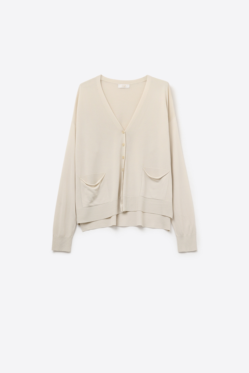 Rebeca de punto fino con bolsillos delanteros en beige