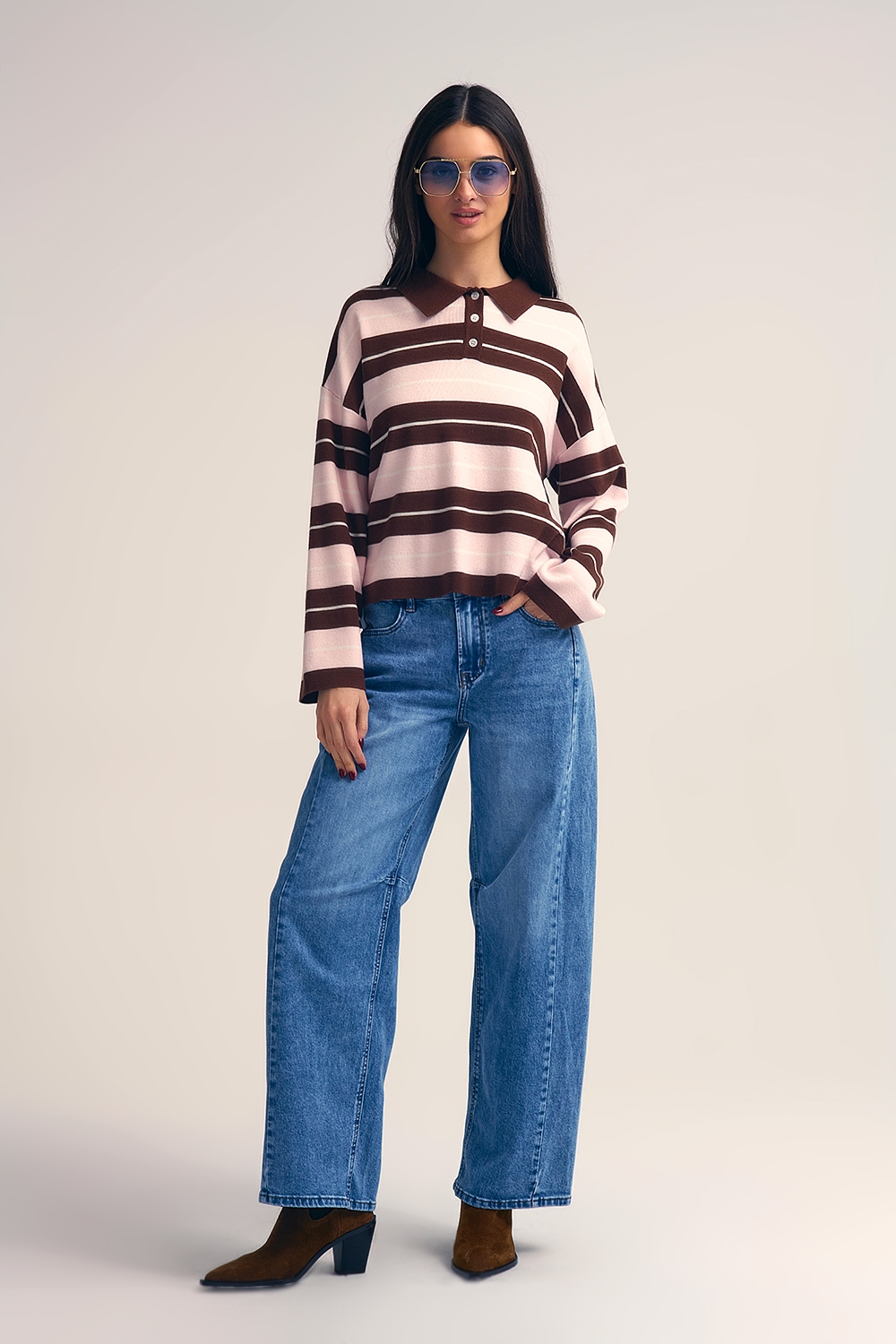 Vaqueros rectos estilo barrel con detalle de costuras en la rodilla Vaqueros rectos estilo barrel con detalle de costuras en la rodilla