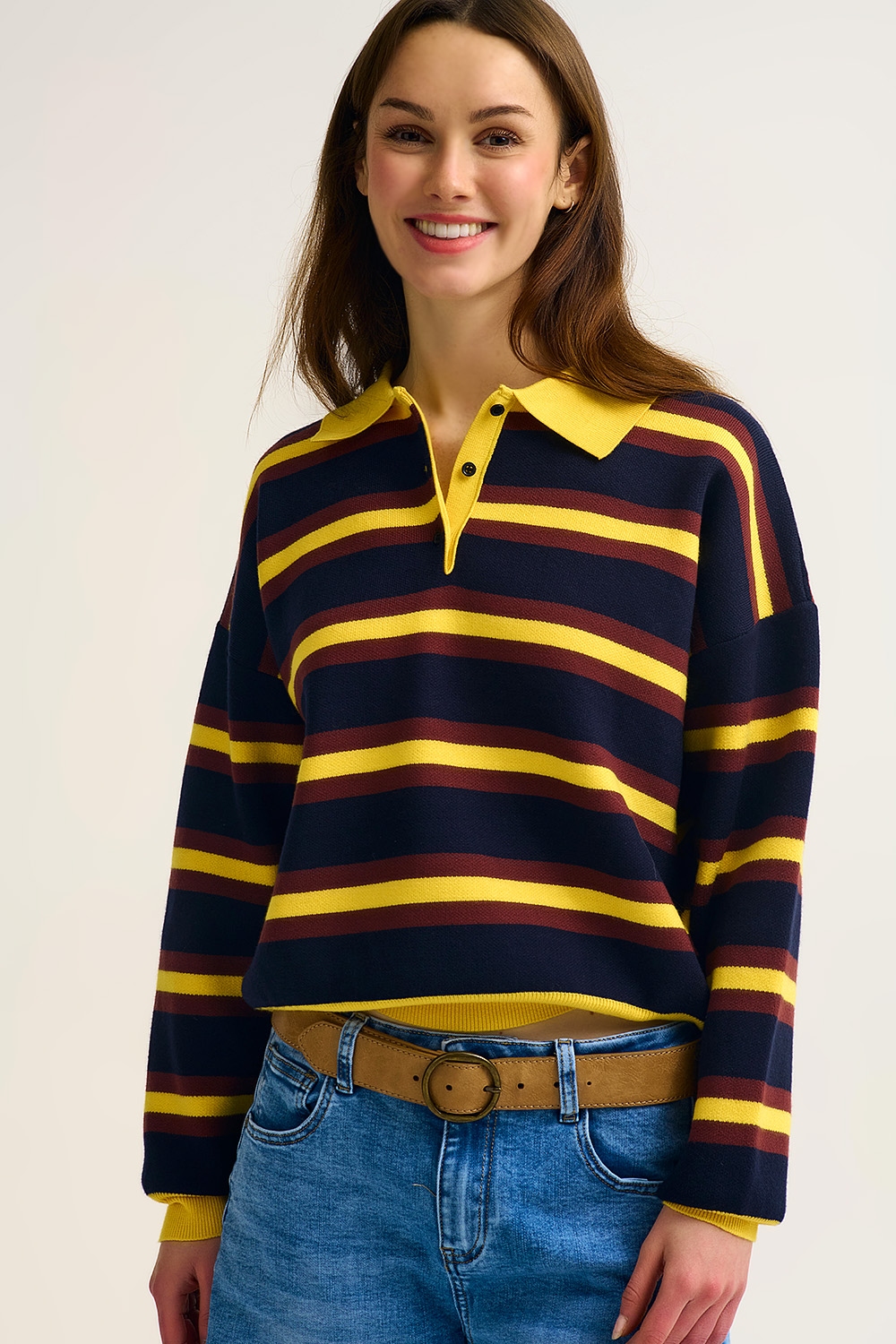 Polo de punto a rayas amarillo de corte relajado