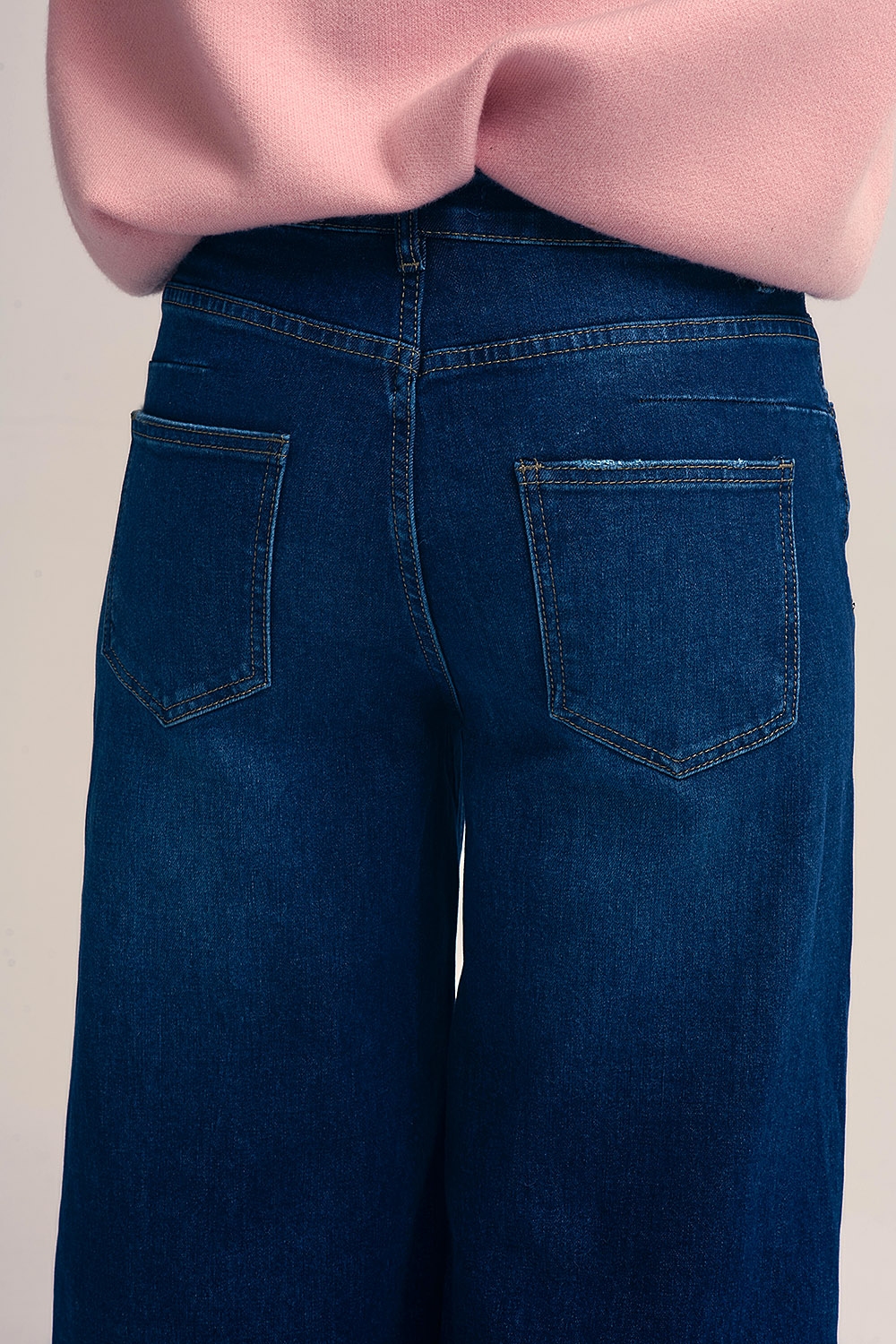 Pantalones vaqueros azul oscuro con pierna extra ancha