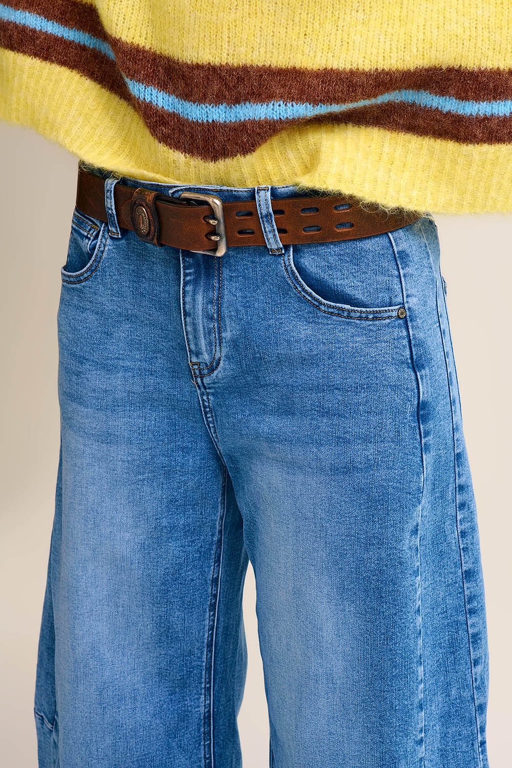 Vaqueros de pierna ancha Barrel Blue Denim Jeans en lavado claro Vaqueros de pierna ancha Barrel Blue Denim Jeans en lavado claro