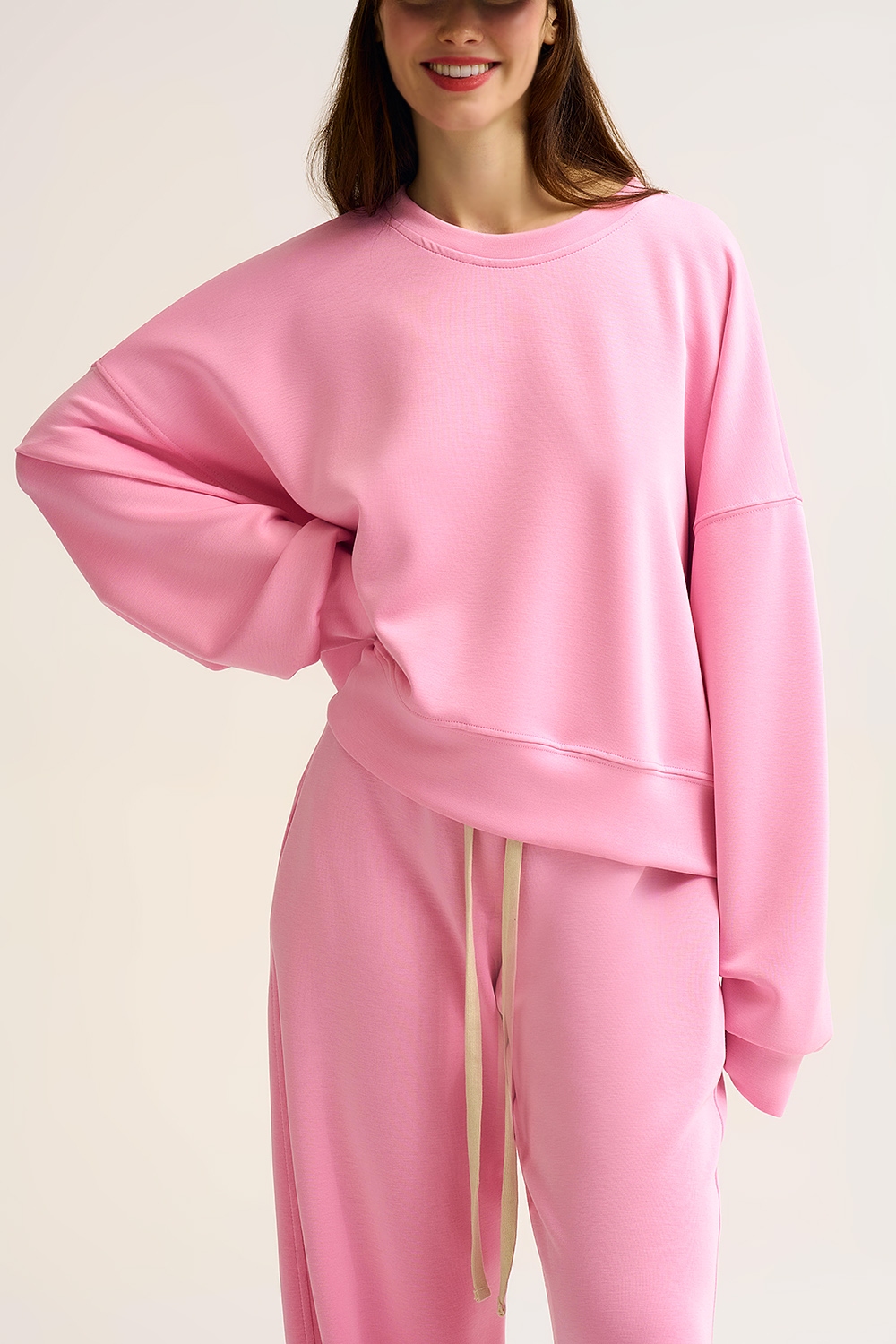 Sudadera básica con cuello redondo y hombros caídos en rosa Sudadera básica con cuello redondo y hombros caídos en rosa