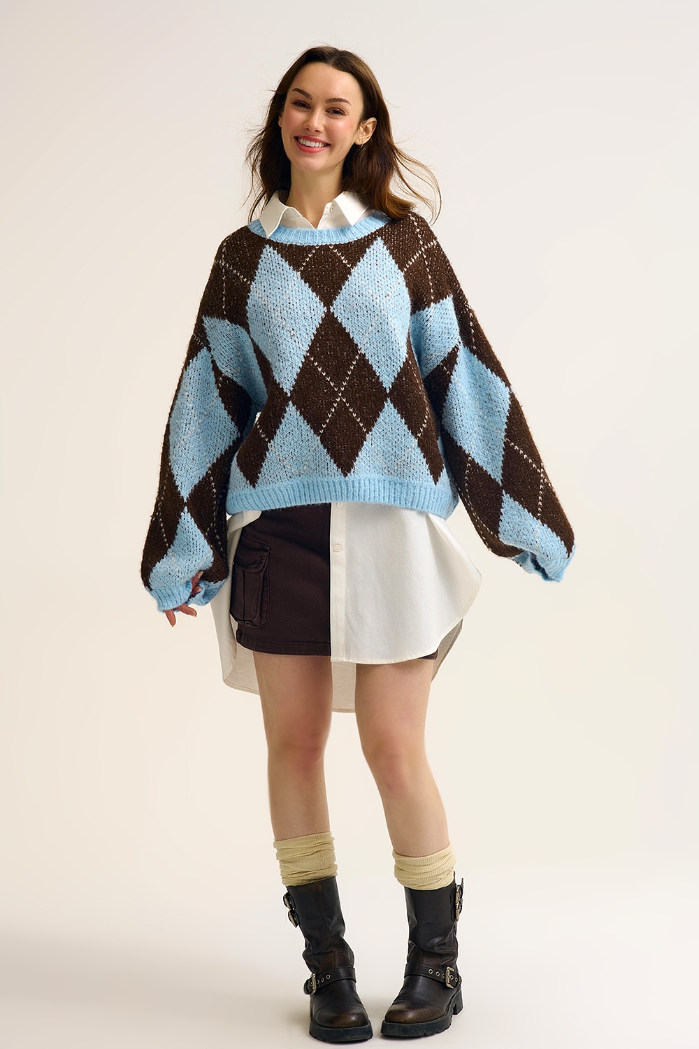 Jersey de punto de rombos azules y marrones con mangas voluminosas