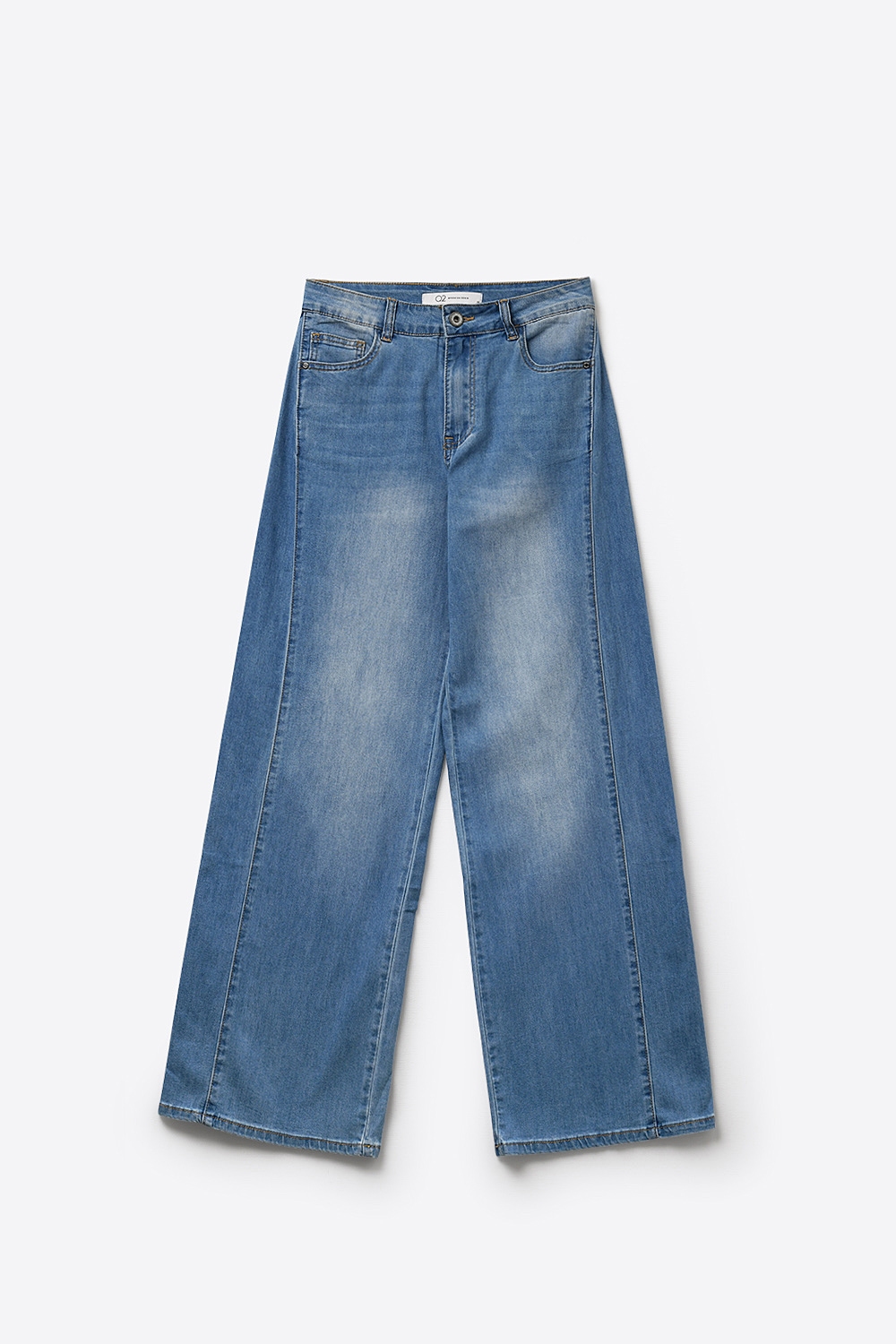 Jeans azul de pierna ancha y lavado claro con costuras laterales