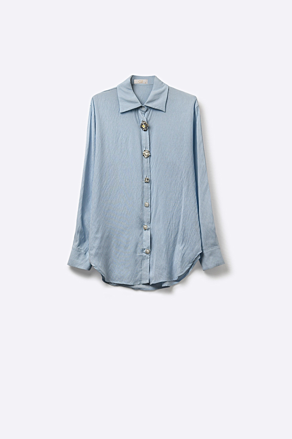 Blusa azul claro con apliques y botones en tela de tencel