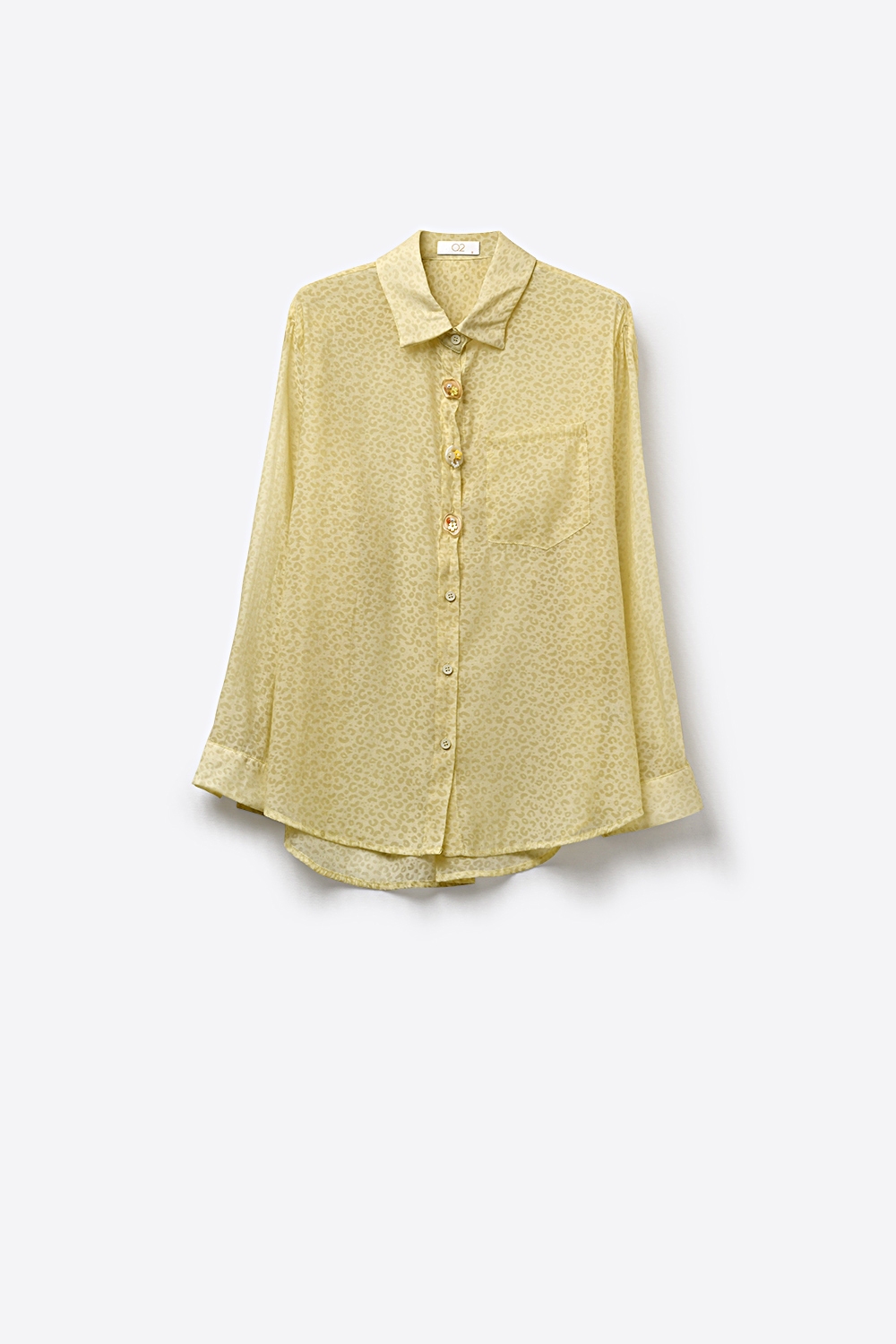 Blusa de transparencias con botones en amarillo claro y sutil estampado