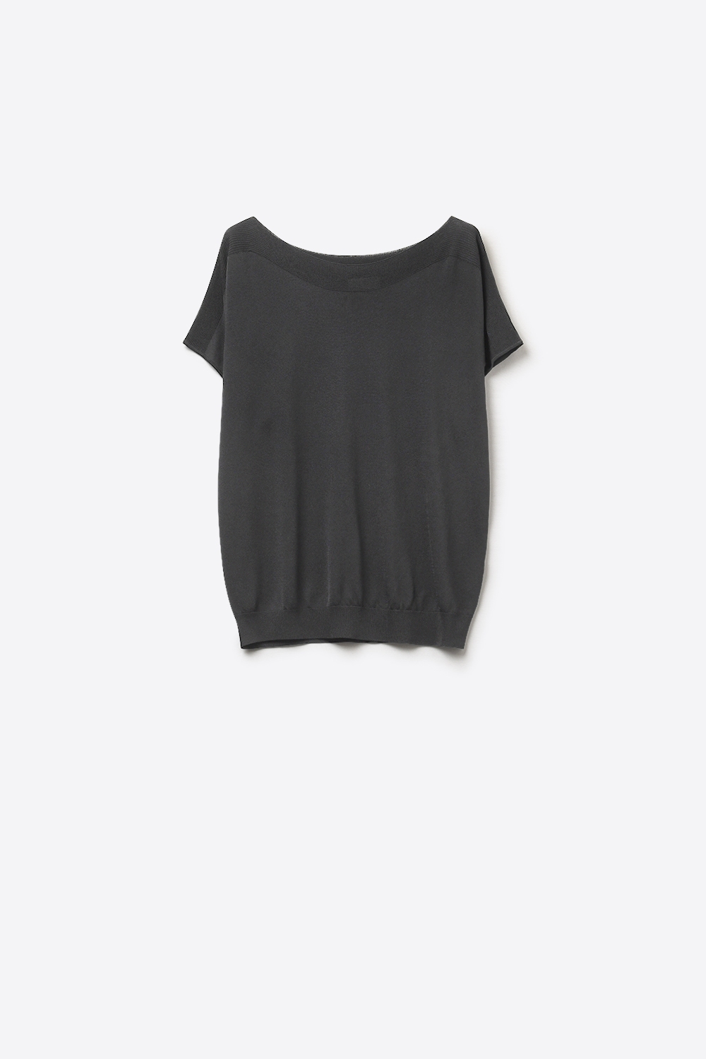 Jersey negro relajado de cuello barco y mangas caídas Jersey negro relajado de cuello barco y mangas caídas