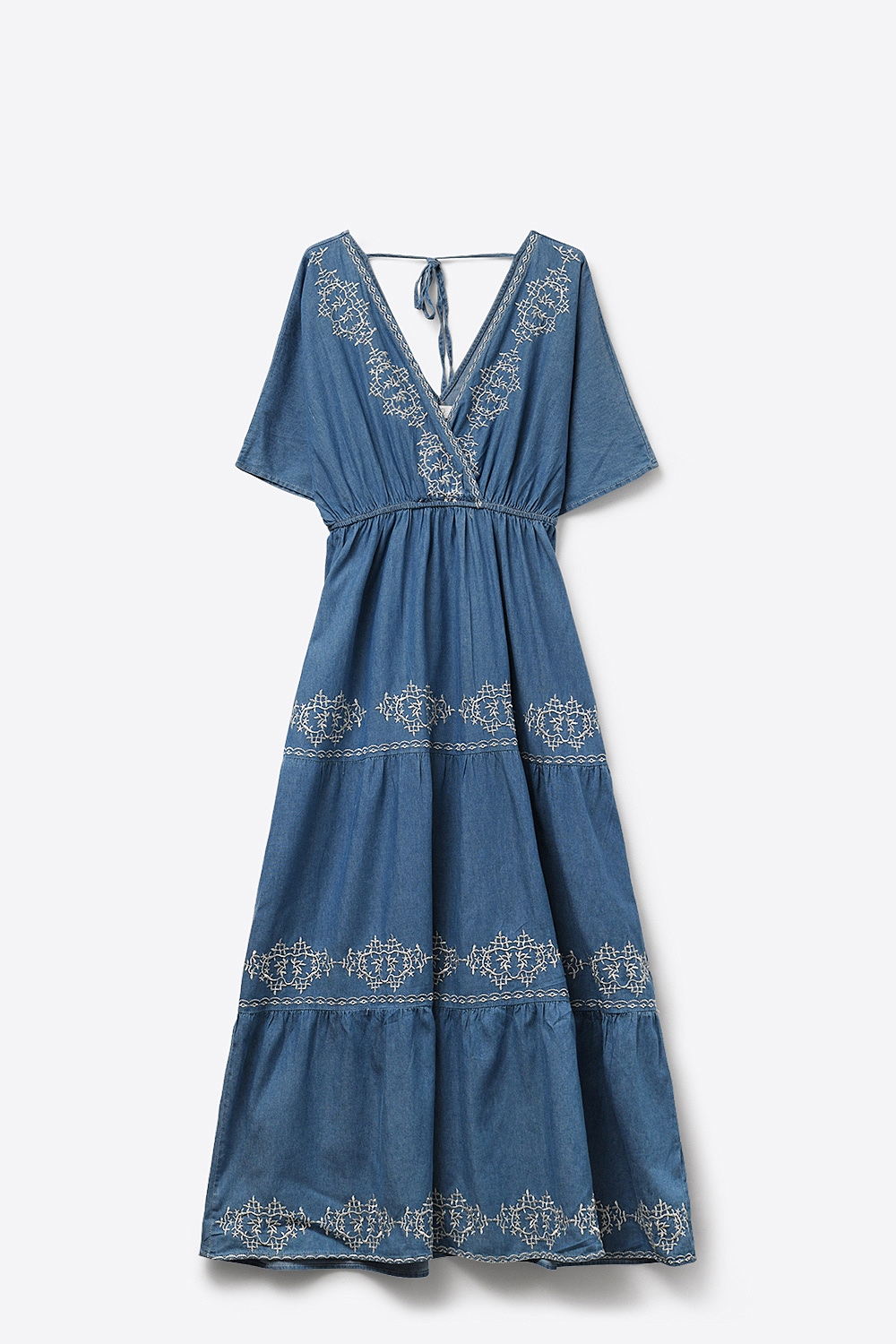 Maxivestido bordado azul con escote en V
