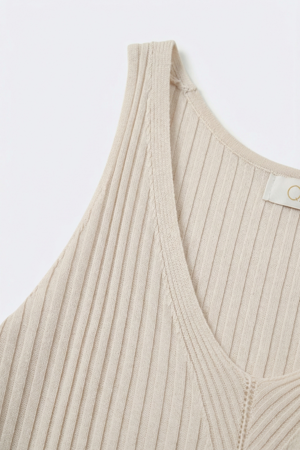 Beige Top de Punto de Canalé con Cuello en V Beige Top de Punto de Canalé con Cuello en V