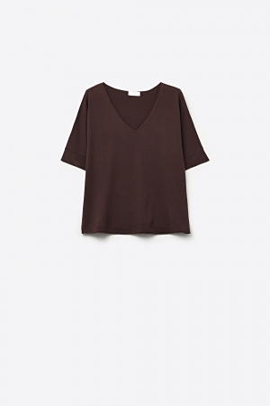 Top de punto marrón relajado con cuello en V y mangas cortas