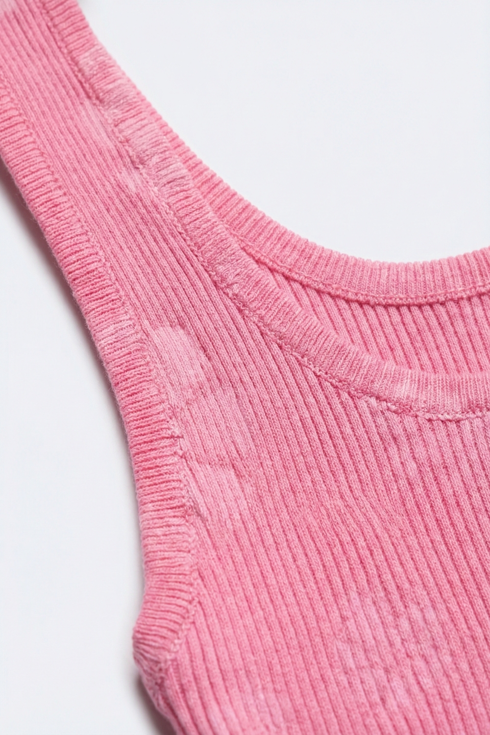 Camiseta sin mangas de punto acanalado rosa para vestir a capas Camiseta sin mangas de punto acanalado rosa para vestir a capas