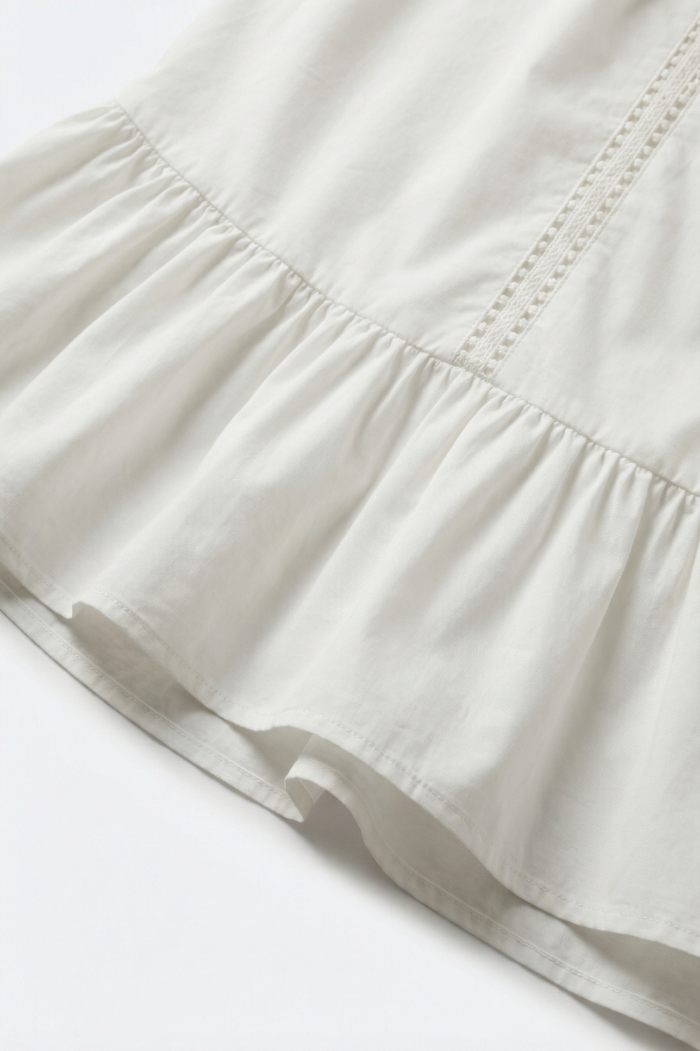 Vestido Campesino de Popelina de Algod&oacute;n Ligero en blanco con Dobladillo de Volantes