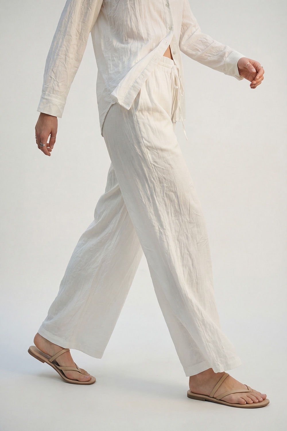 Crema Pantalones ligeros arrugados de pierna ancha con cintura elástica Crema Pantalones ligeros arrugados de pierna ancha con cintura elástica