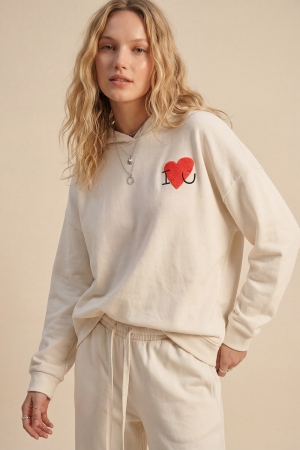 Sudadera con capucha supersuave en color crema con gráfico de corazón en bouclé