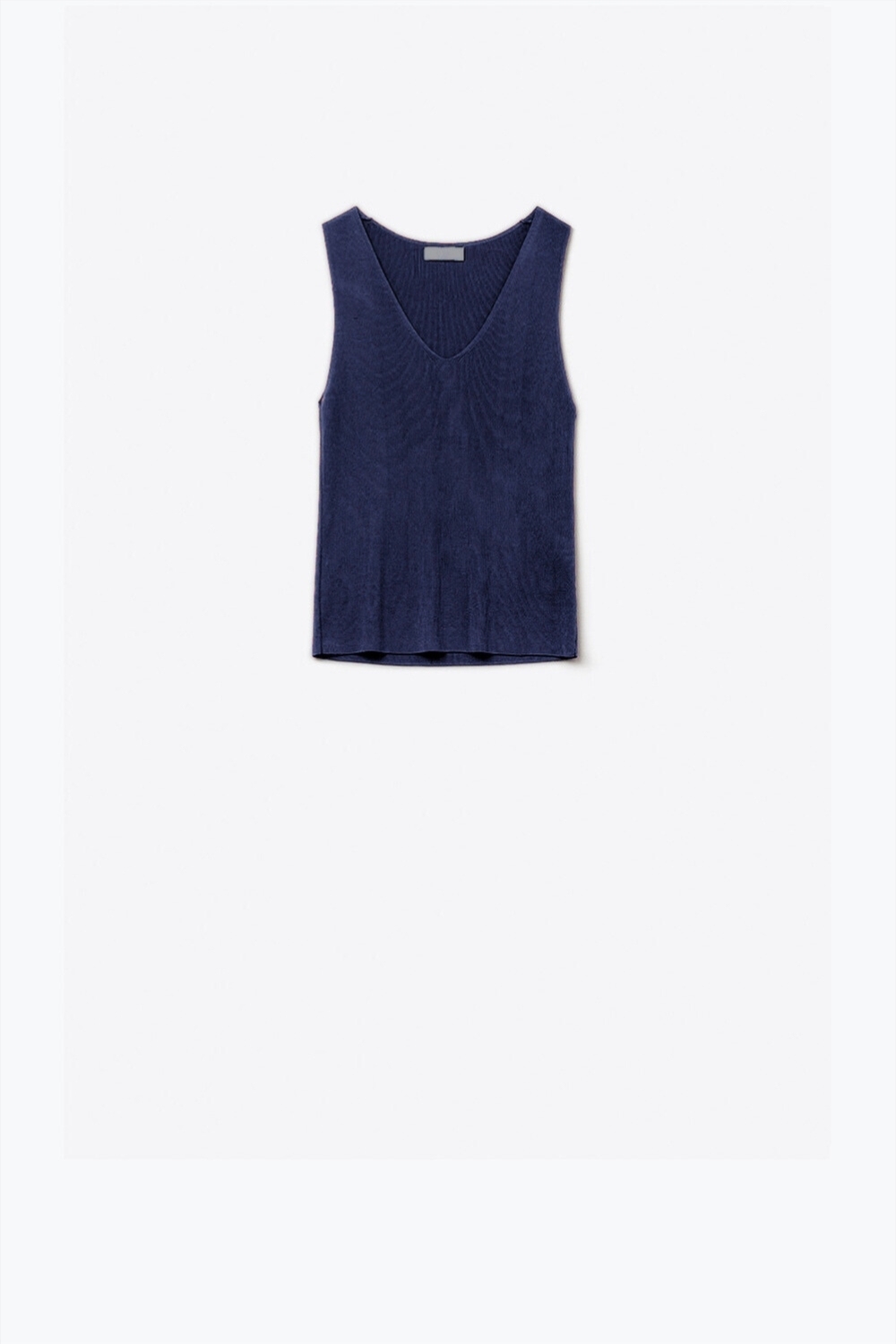 Top sin mangas de punto fino en color azul marino con escote en V