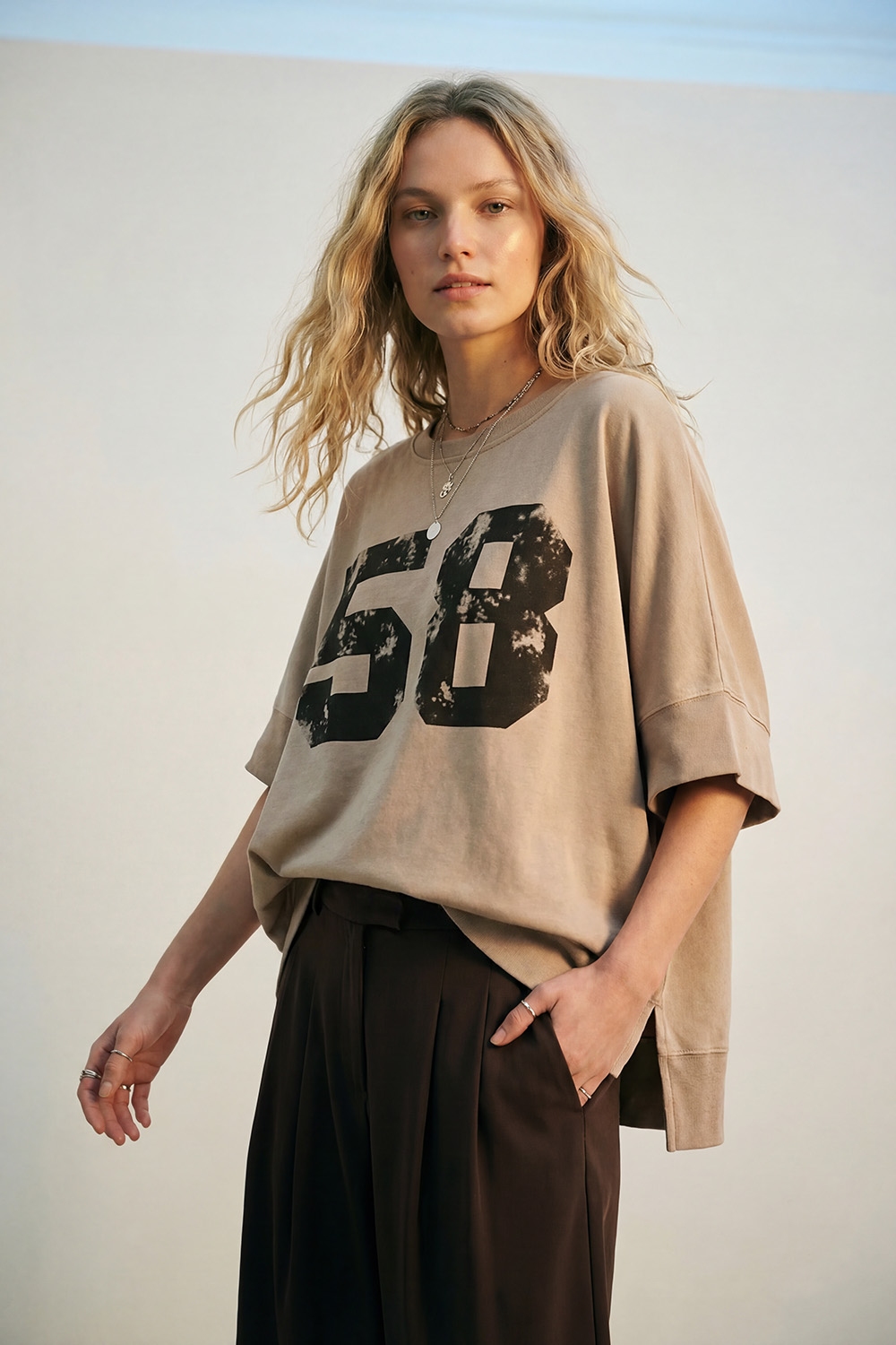Sudadera de algodón extragrande con logotipo gráfico 58 y aberturas laterales Sudadera de algodón extragrande con logotipo gráfico 58 y aberturas laterales