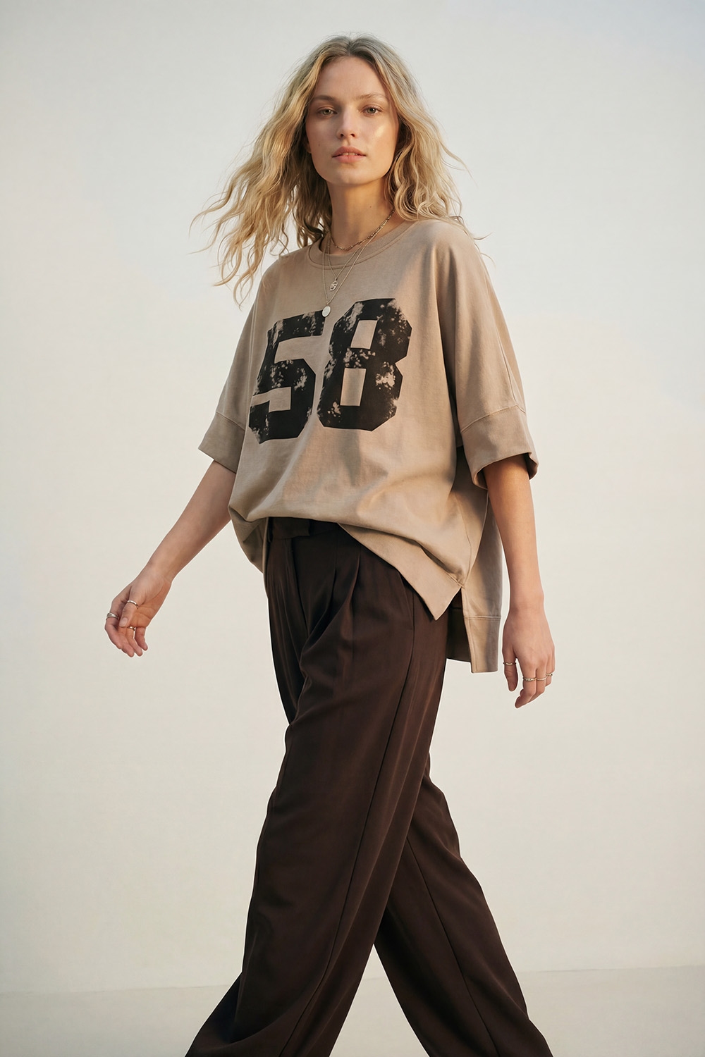 Sudadera de algodón extragrande con logotipo gráfico 58 y aberturas laterales Sudadera de algodón extragrande con logotipo gráfico 58 y aberturas laterales