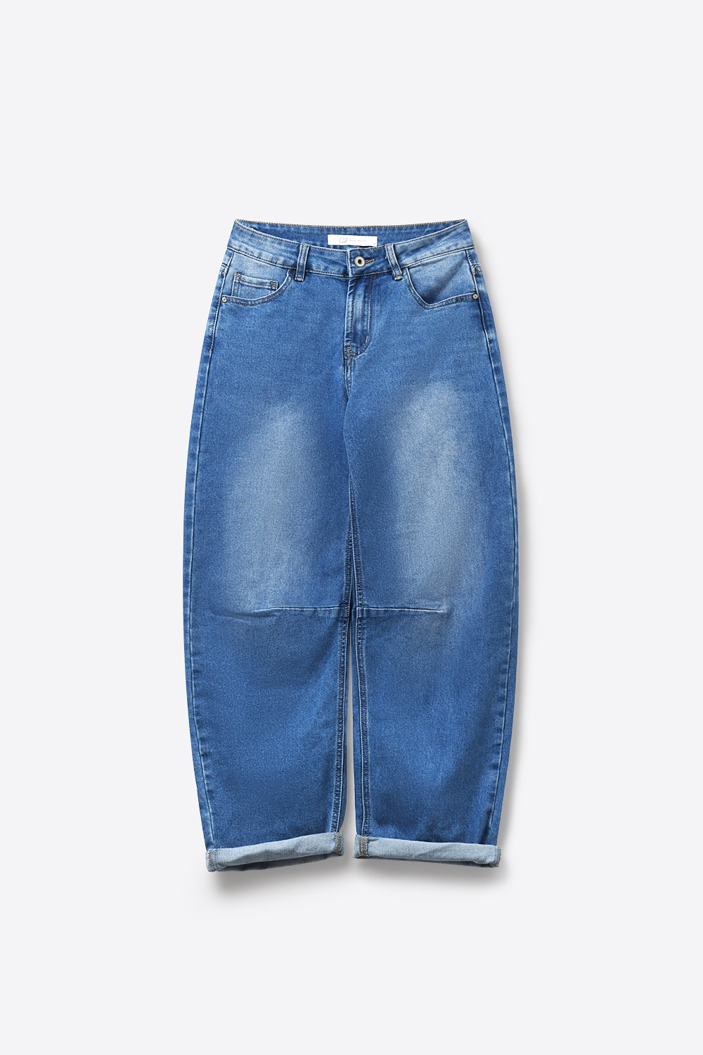 Jeans azul de corte relajado con lavado ligero y costura lateral
