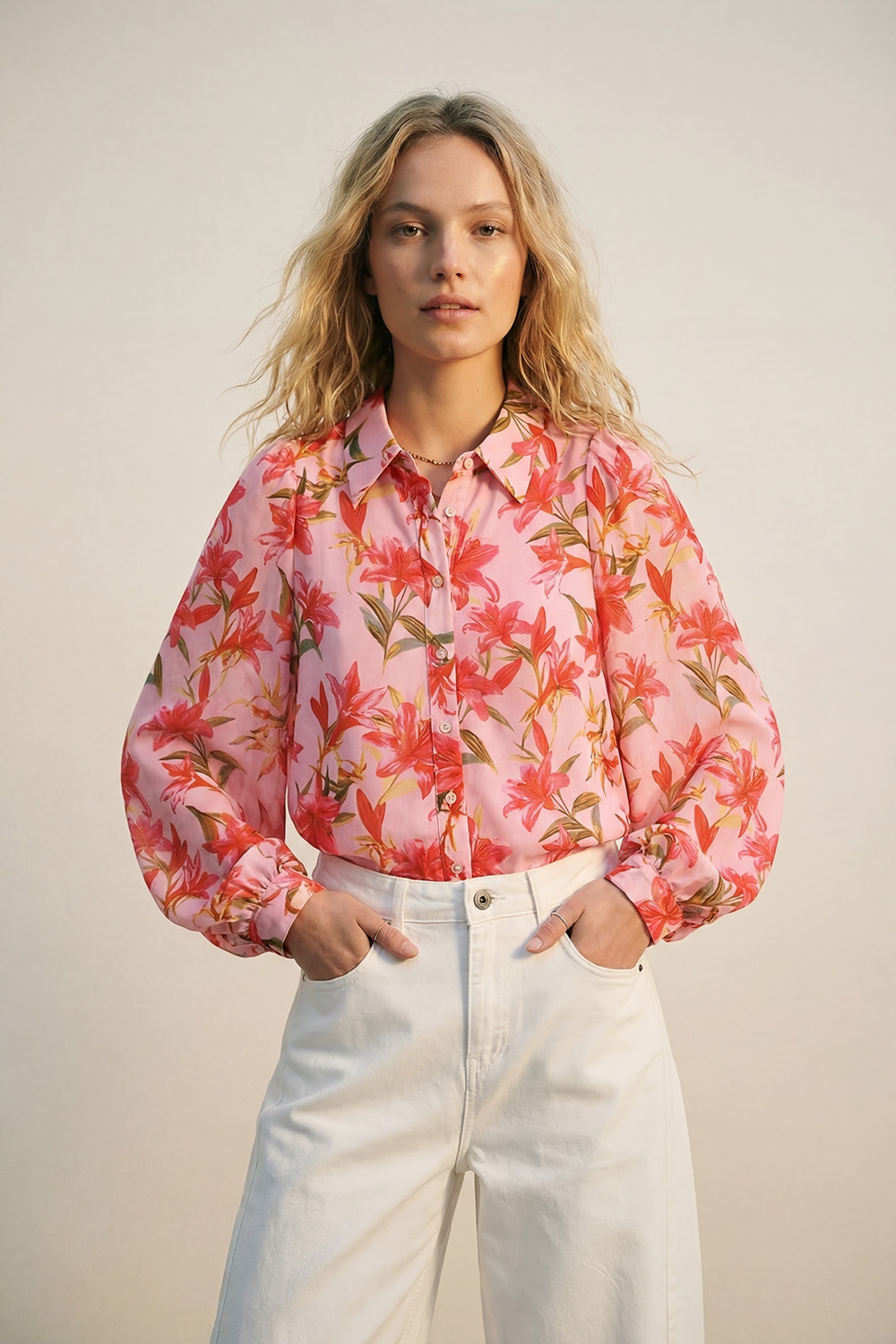 Blusa de gasa con Estampado Floral Rosa y Mangas de Globo Abotonada Blusa de gasa con Estampado Floral Rosa y Mangas de Globo Abotonada
