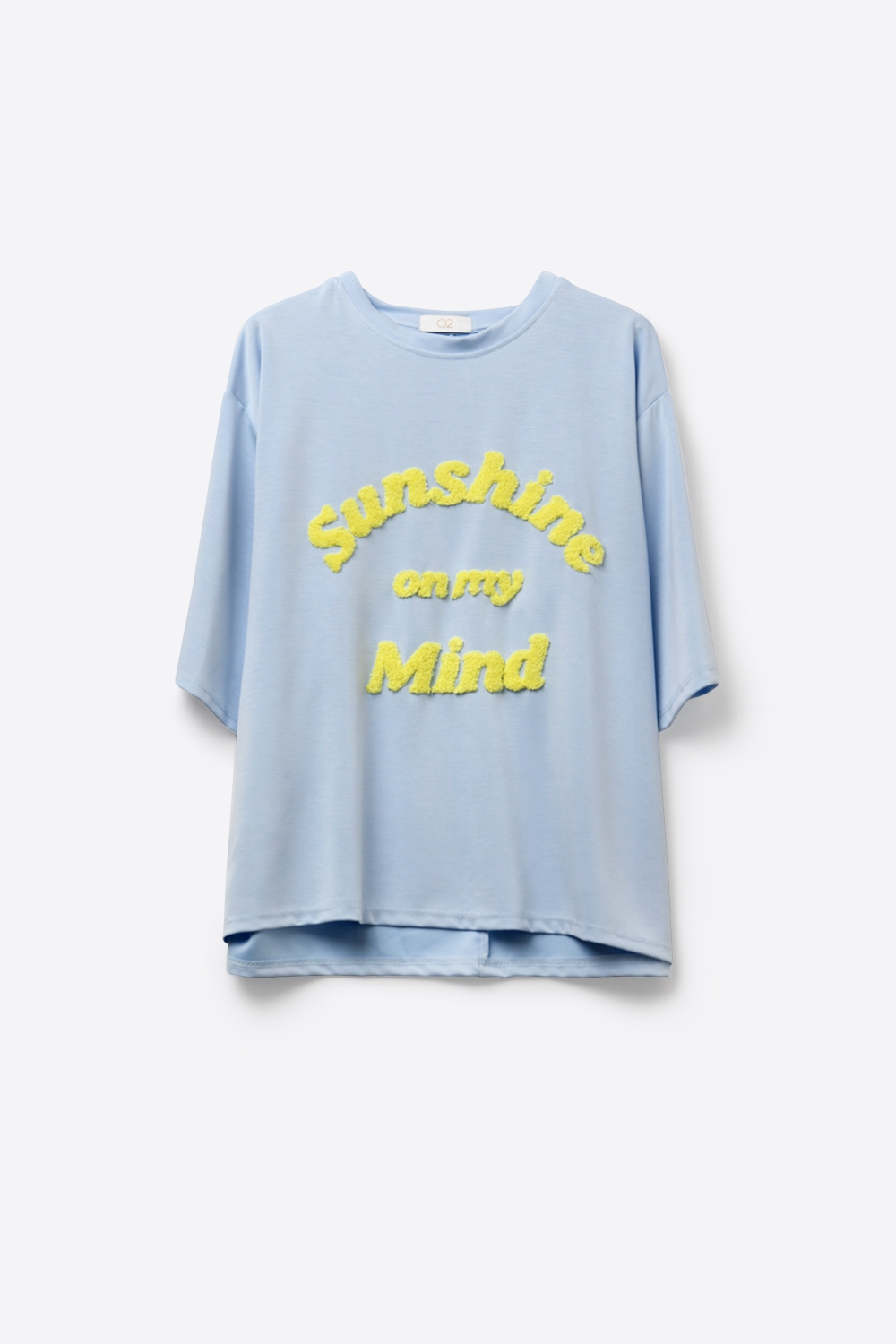 Camiseta Azul Claro de Corte Relajado con Letras Amarillas
