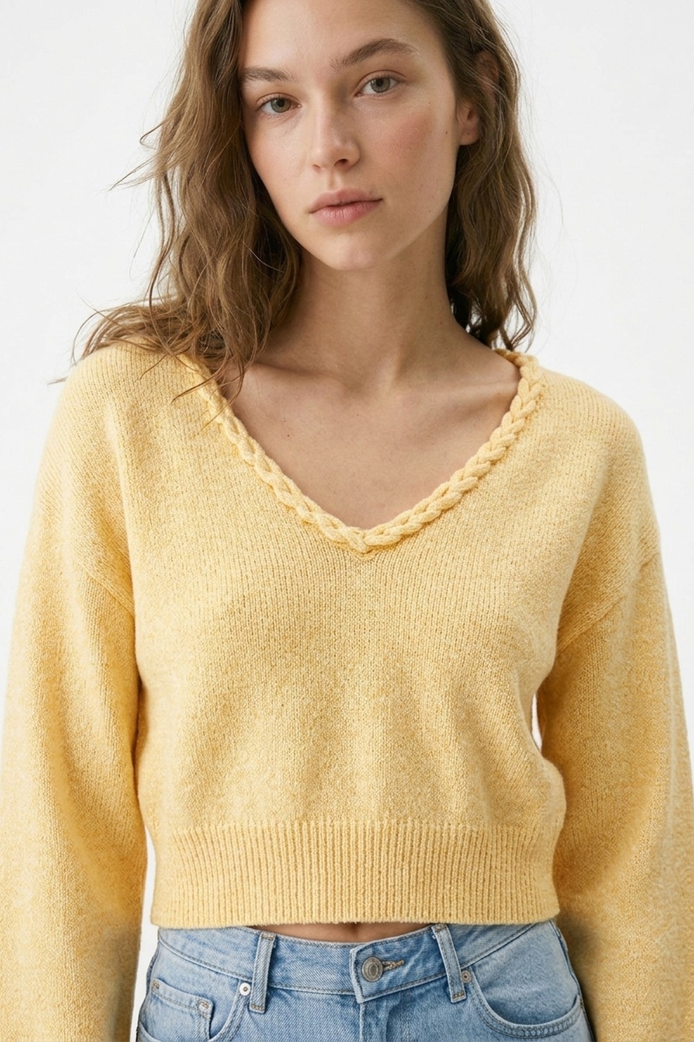 Top corto de manga larga con escote en V amarillo Top corto de manga larga con escote en V amarillo