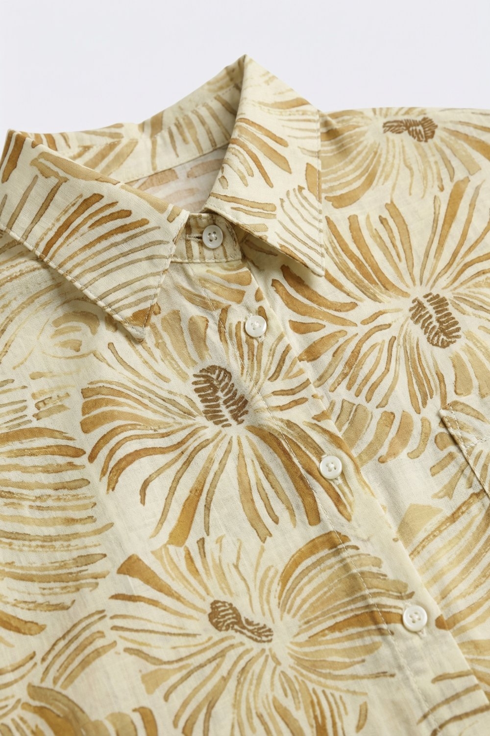 Camisa de Ajuste Relajado con Botones y Estampado Floral en Amarillo